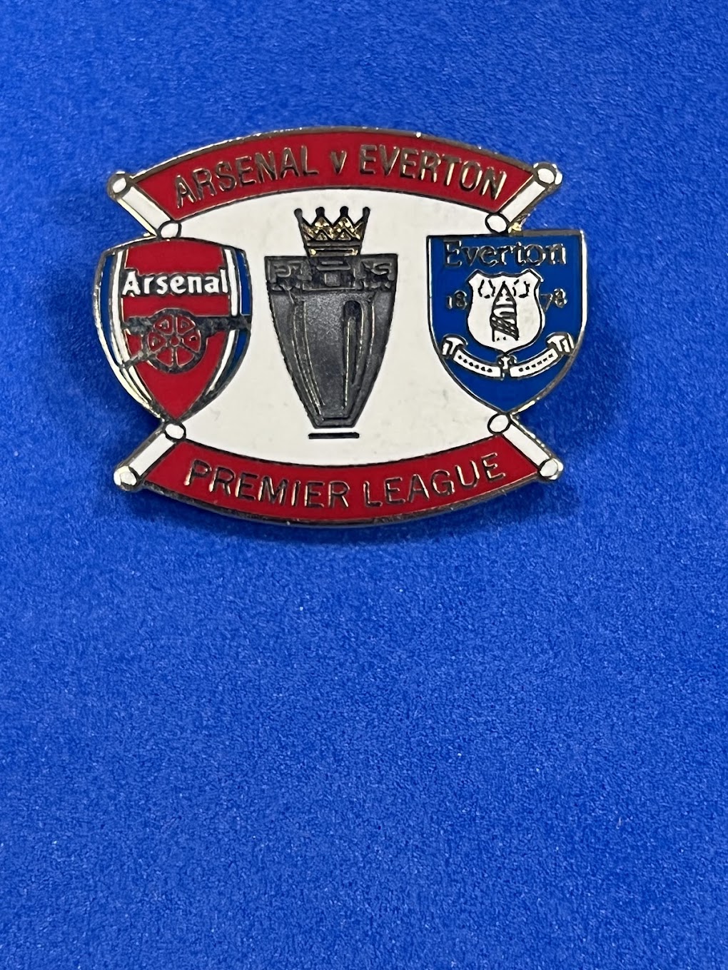 Arsenal vs Everton - Premier League - Pin Badge