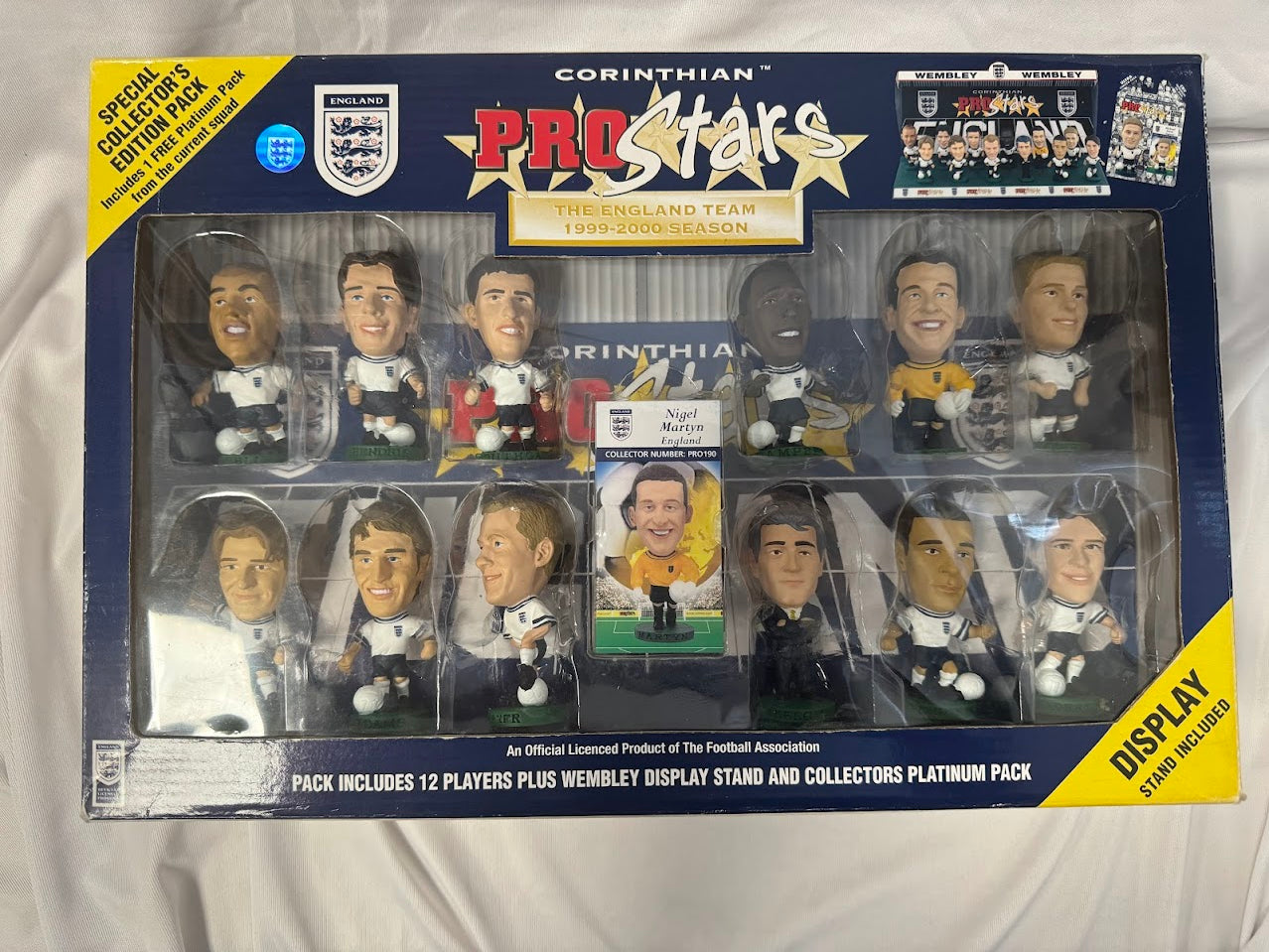 England Team 1999 - 2000 + Rio Ferdinand Platinum Pack - Corinthian ProStars