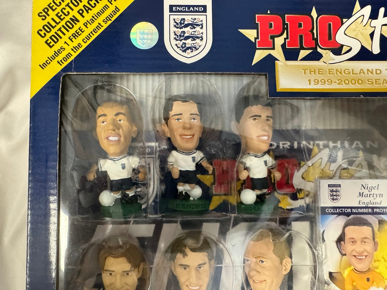 England Team 1999 - 2000 + Rio Ferdinand Platinum Pack - Corinthian ProStars