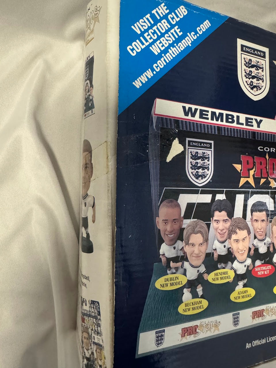 England Team 1999 - 2000 + Rio Ferdinand Platinum Pack - Corinthian ProStars